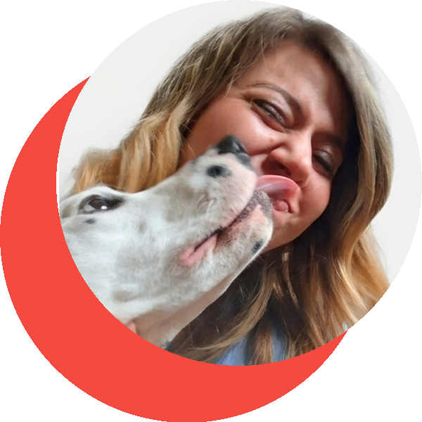 Marta di Golden Kingdom con un cane